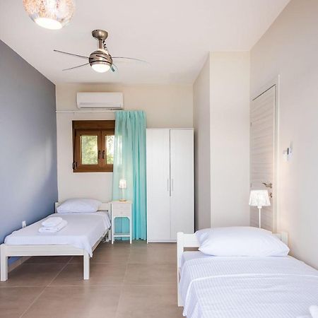 Nereus & Oceanus Beachfront Apartments, Lagonisi Beach #Feelslikehome オルモス・パナギアス エクステリア 写真