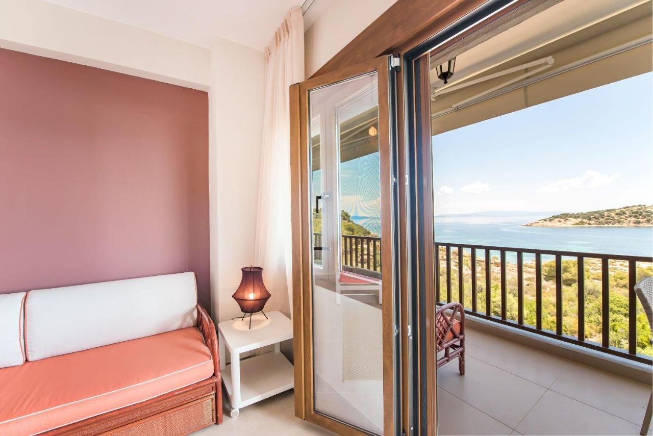 Nereus & Oceanus Beachfront Apartments, Lagonisi Beach #Feelslikehome オルモス・パナギアス エクステリア 写真