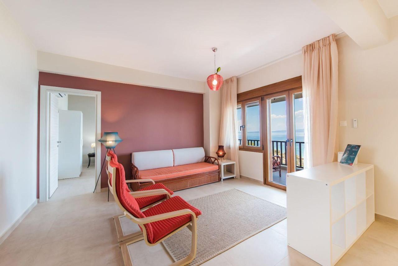 Nereus & Oceanus Beachfront Apartments, Lagonisi Beach #Feelslikehome オルモス・パナギアス エクステリア 写真