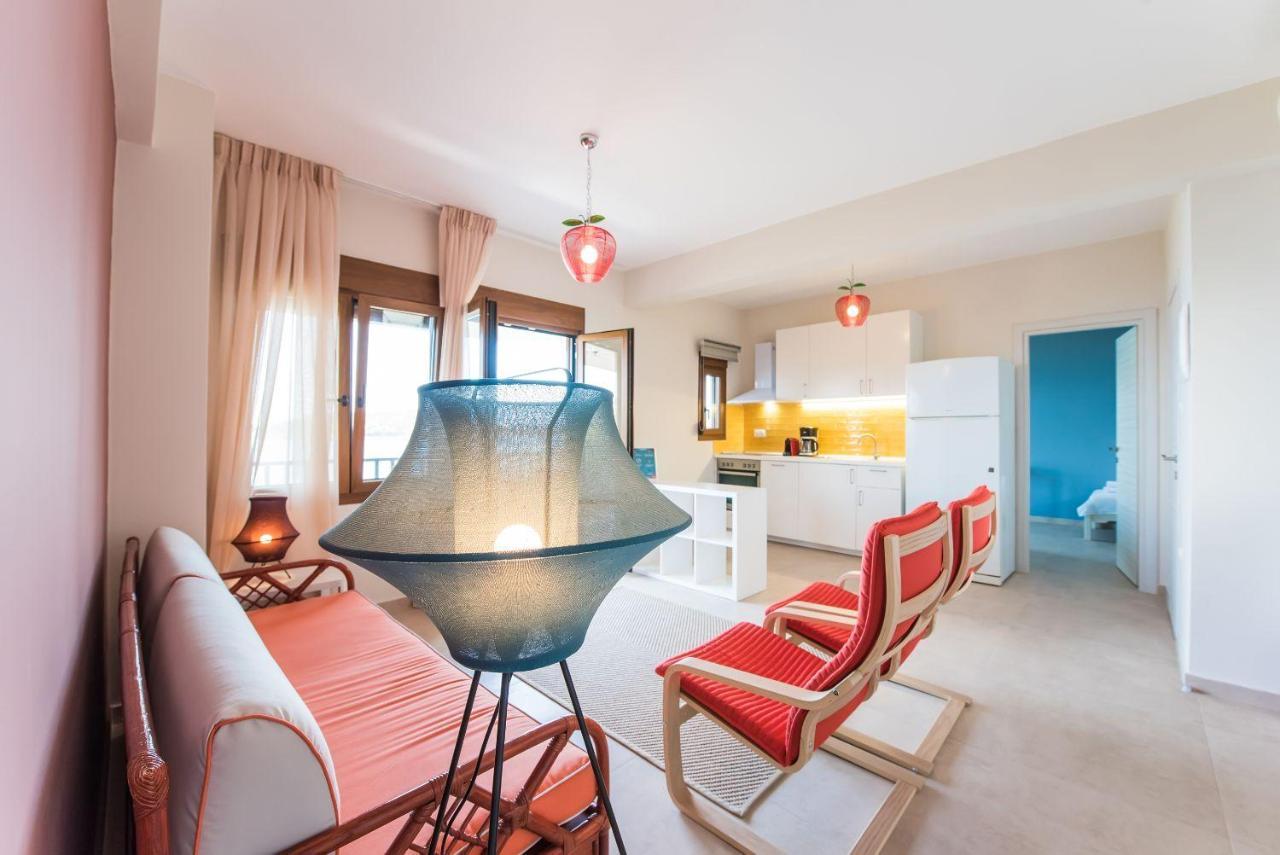 Nereus & Oceanus Beachfront Apartments, Lagonisi Beach #Feelslikehome オルモス・パナギアス エクステリア 写真