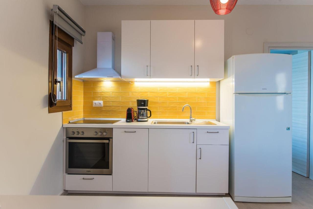 Nereus & Oceanus Beachfront Apartments, Lagonisi Beach #Feelslikehome オルモス・パナギアス エクステリア 写真