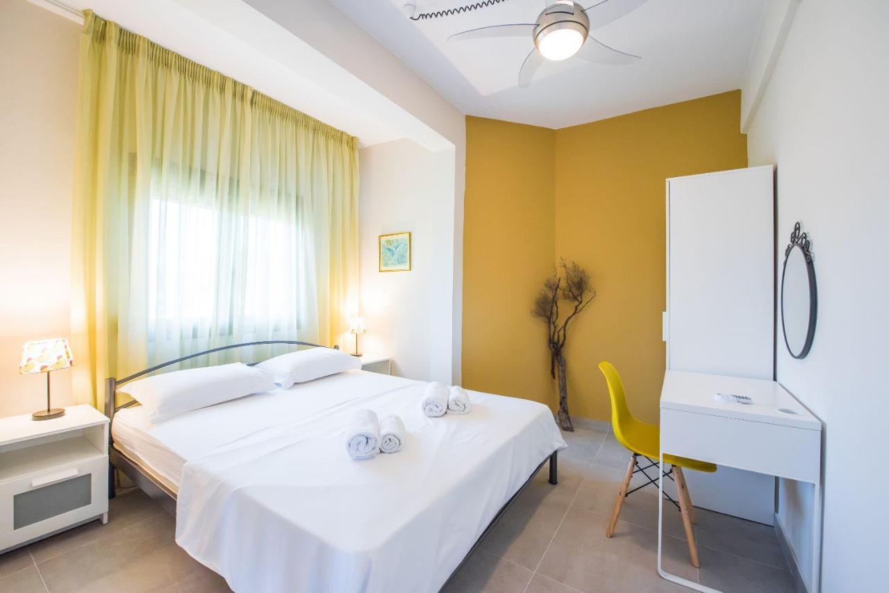 Nereus & Oceanus Beachfront Apartments, Lagonisi Beach #Feelslikehome オルモス・パナギアス エクステリア 写真