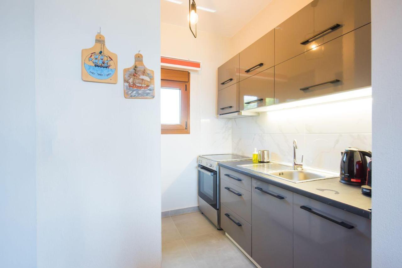 Nereus & Oceanus Beachfront Apartments, Lagonisi Beach #Feelslikehome オルモス・パナギアス エクステリア 写真