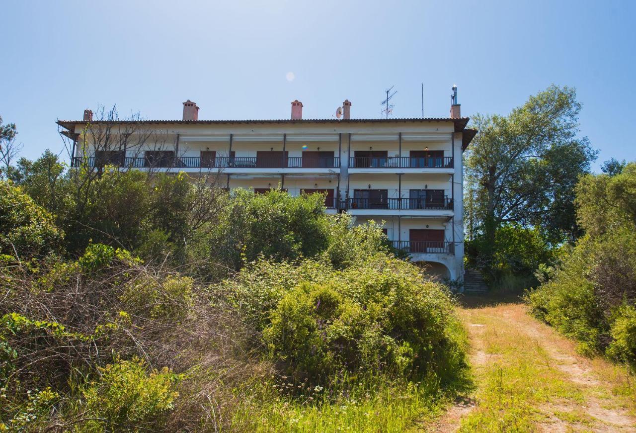 Nereus & Oceanus Beachfront Apartments, Lagonisi Beach #Feelslikehome オルモス・パナギアス エクステリア 写真