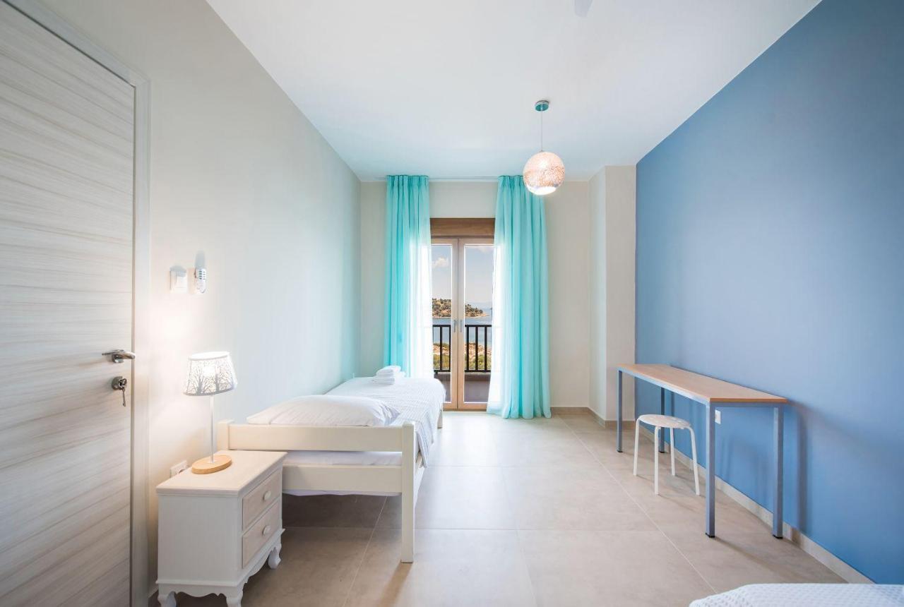 Nereus & Oceanus Beachfront Apartments, Lagonisi Beach #Feelslikehome オルモス・パナギアス エクステリア 写真