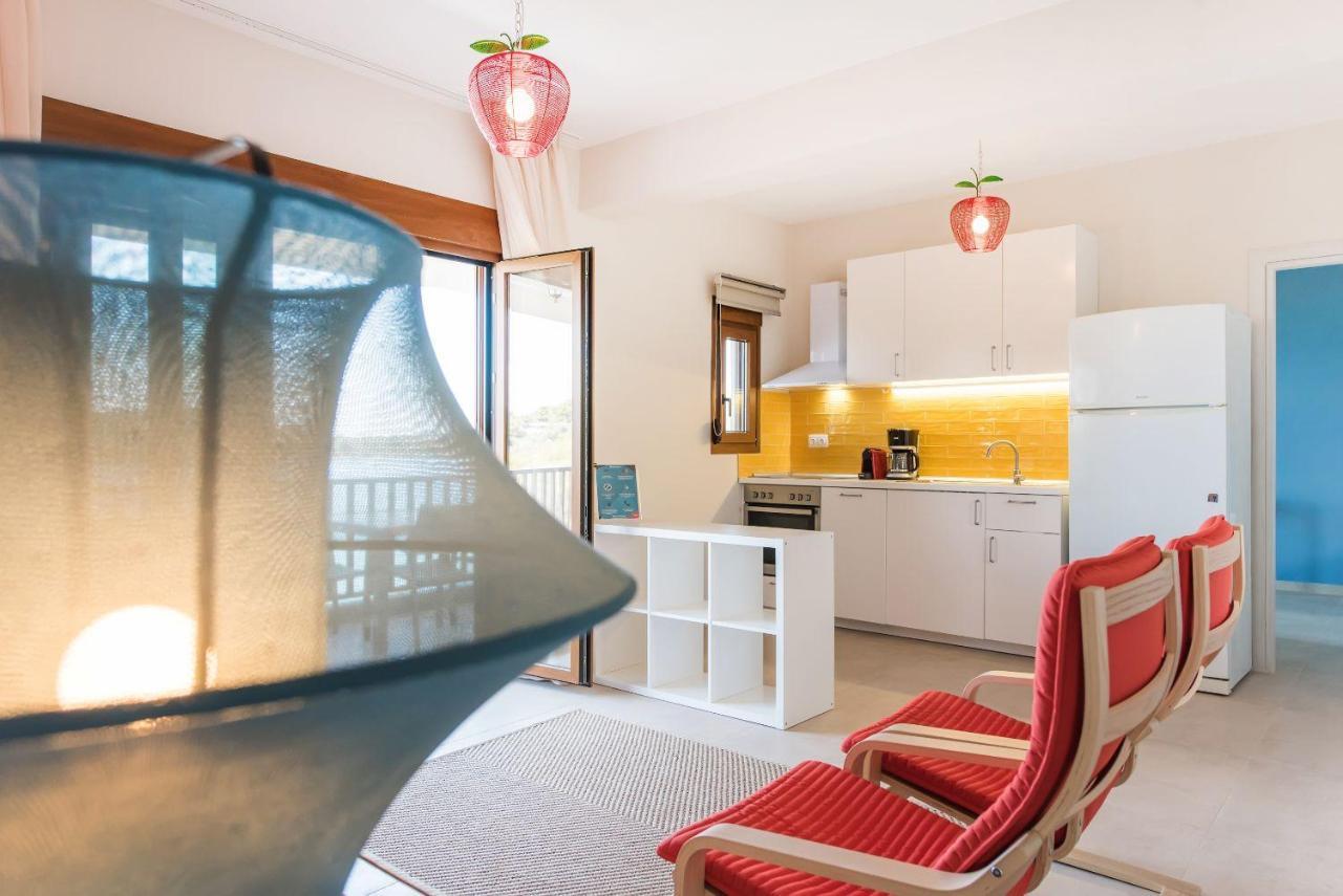 Nereus & Oceanus Beachfront Apartments, Lagonisi Beach #Feelslikehome オルモス・パナギアス エクステリア 写真