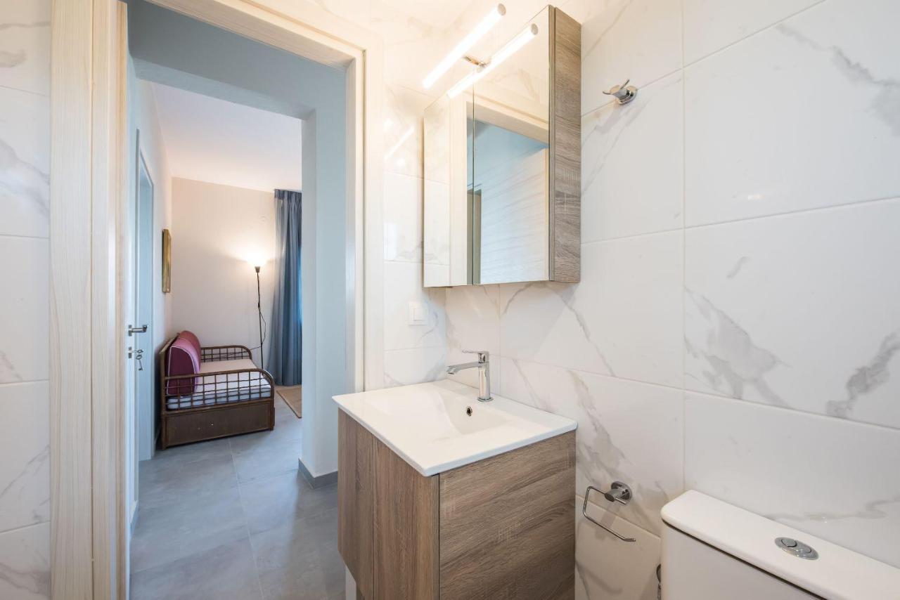Nereus & Oceanus Beachfront Apartments, Lagonisi Beach #Feelslikehome オルモス・パナギアス エクステリア 写真