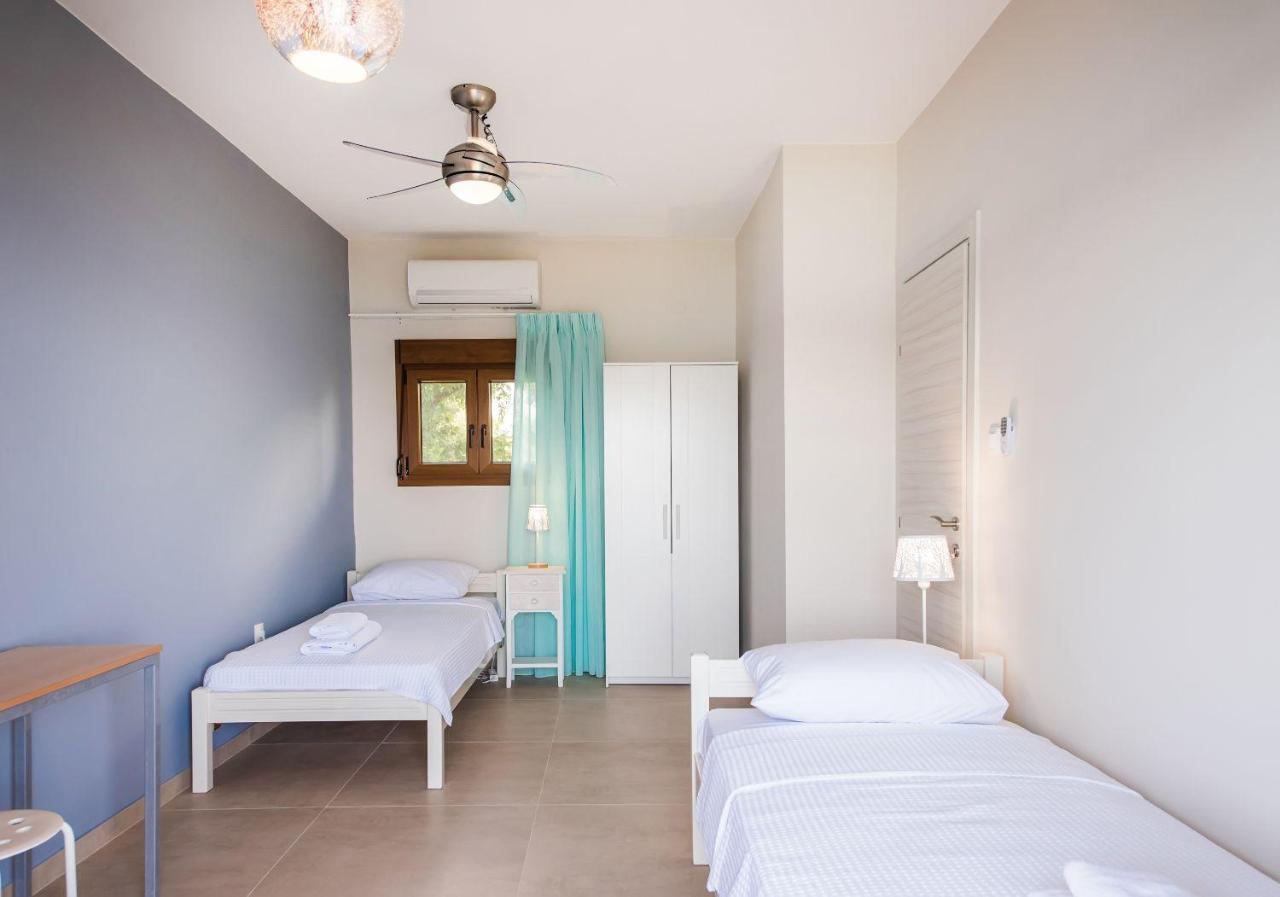 Nereus & Oceanus Beachfront Apartments, Lagonisi Beach #Feelslikehome オルモス・パナギアス エクステリア 写真