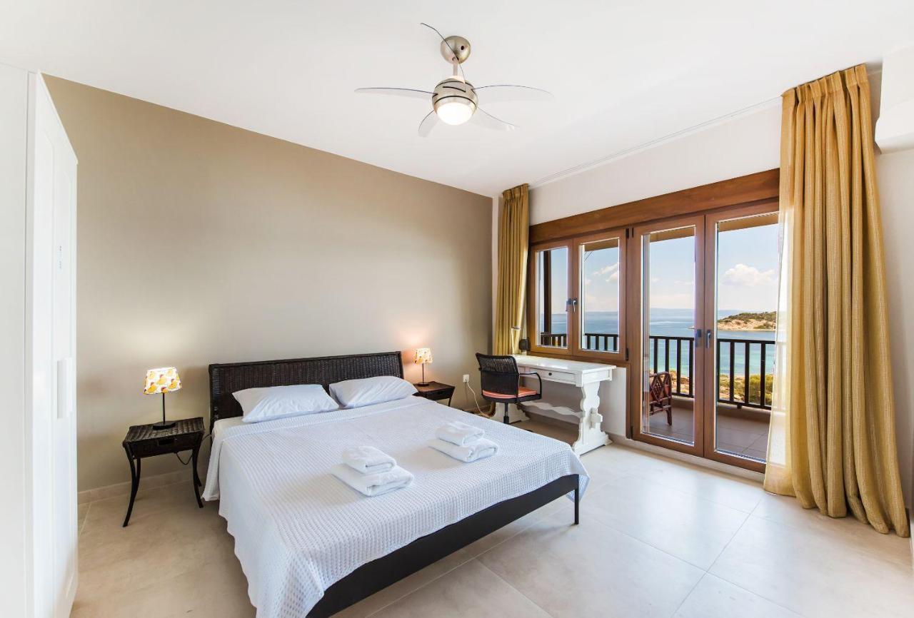Nereus & Oceanus Beachfront Apartments, Lagonisi Beach #Feelslikehome オルモス・パナギアス エクステリア 写真