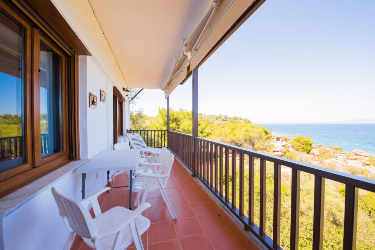 Nereus & Oceanus Beachfront Apartments, Lagonisi Beach #Feelslikehome オルモス・パナギアス エクステリア 写真