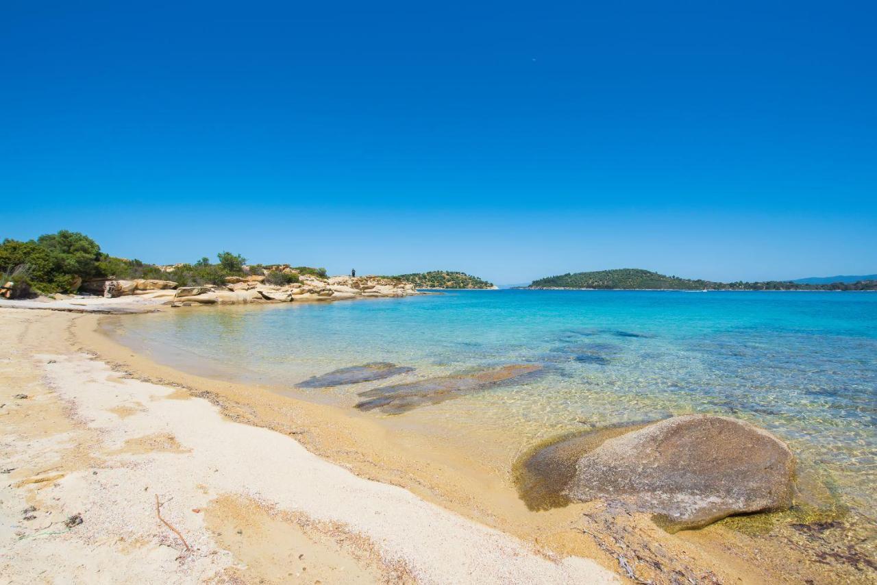 Nereus & Oceanus Beachfront Apartments, Lagonisi Beach #Feelslikehome オルモス・パナギアス エクステリア 写真