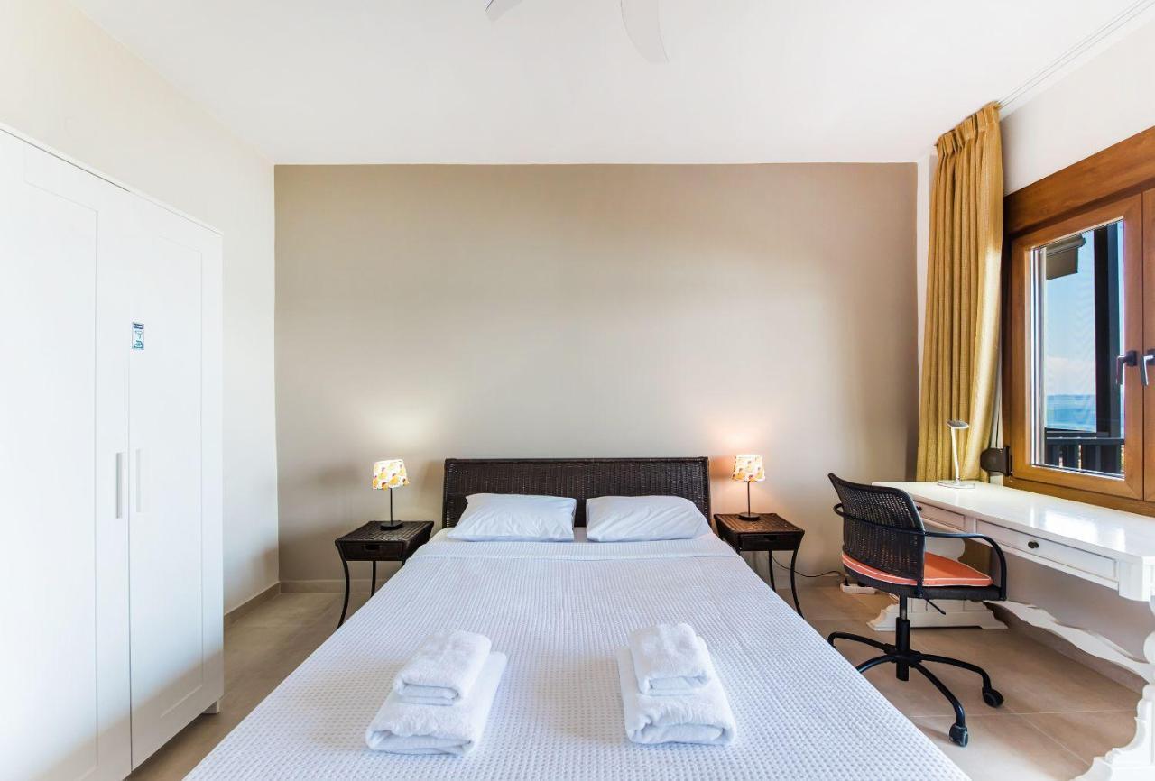 Nereus & Oceanus Beachfront Apartments, Lagonisi Beach #Feelslikehome オルモス・パナギアス エクステリア 写真