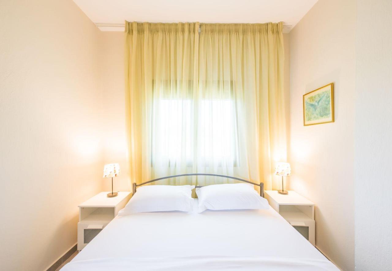 Nereus & Oceanus Beachfront Apartments, Lagonisi Beach #Feelslikehome オルモス・パナギアス エクステリア 写真