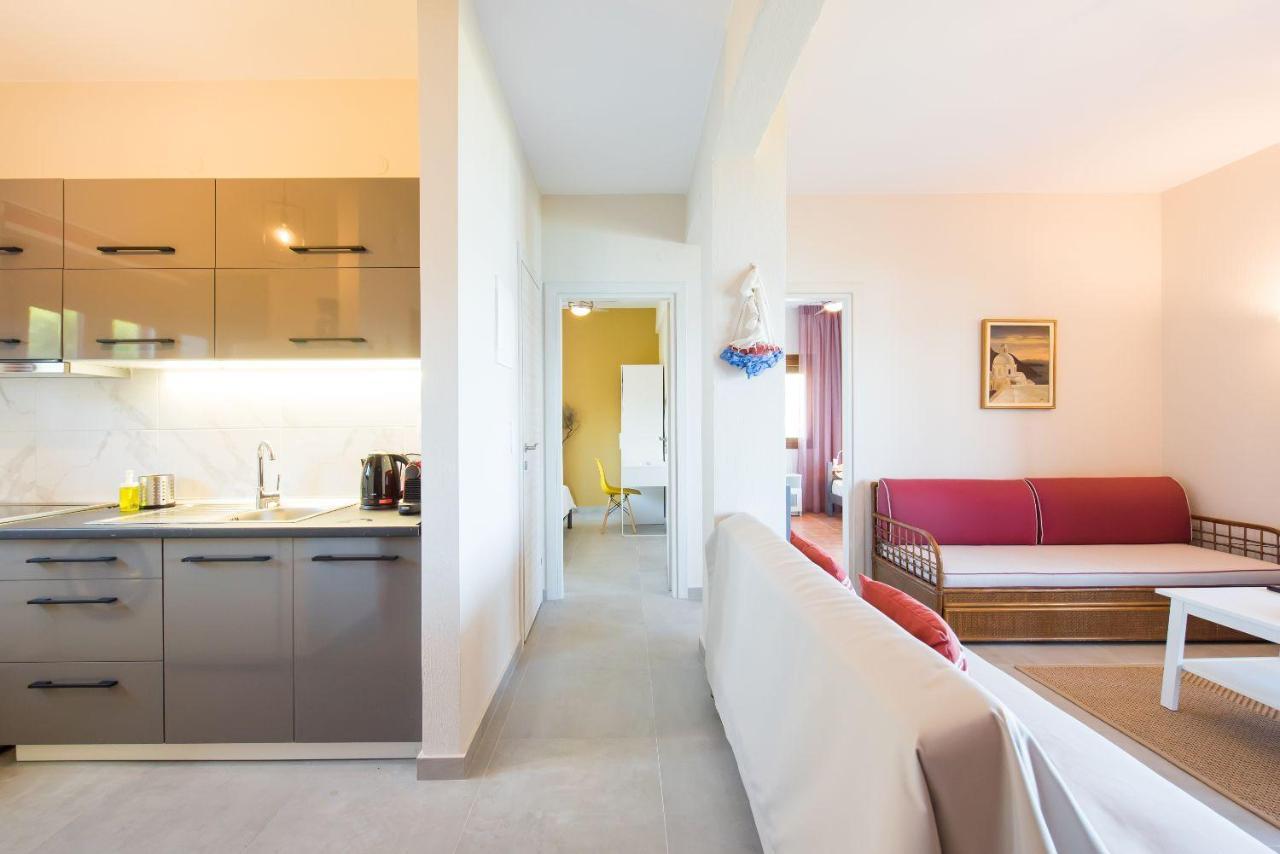 Nereus & Oceanus Beachfront Apartments, Lagonisi Beach #Feelslikehome オルモス・パナギアス エクステリア 写真