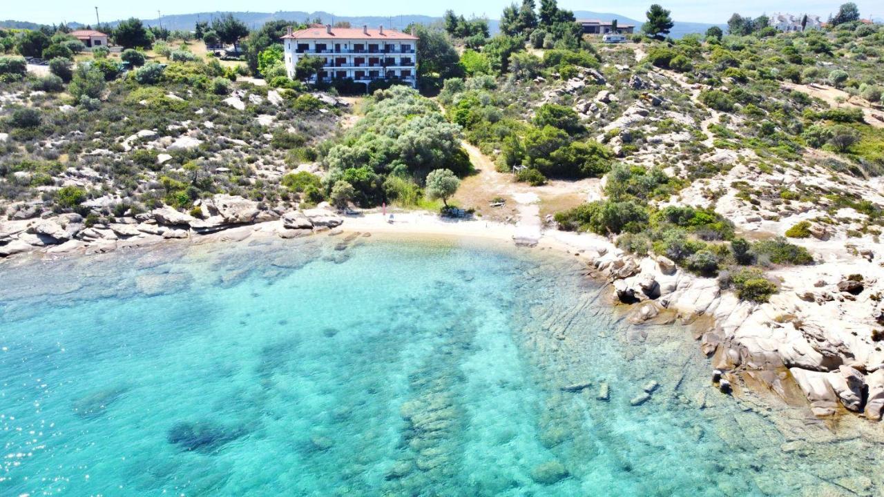 Nereus & Oceanus Beachfront Apartments, Lagonisi Beach #Feelslikehome オルモス・パナギアス エクステリア 写真
