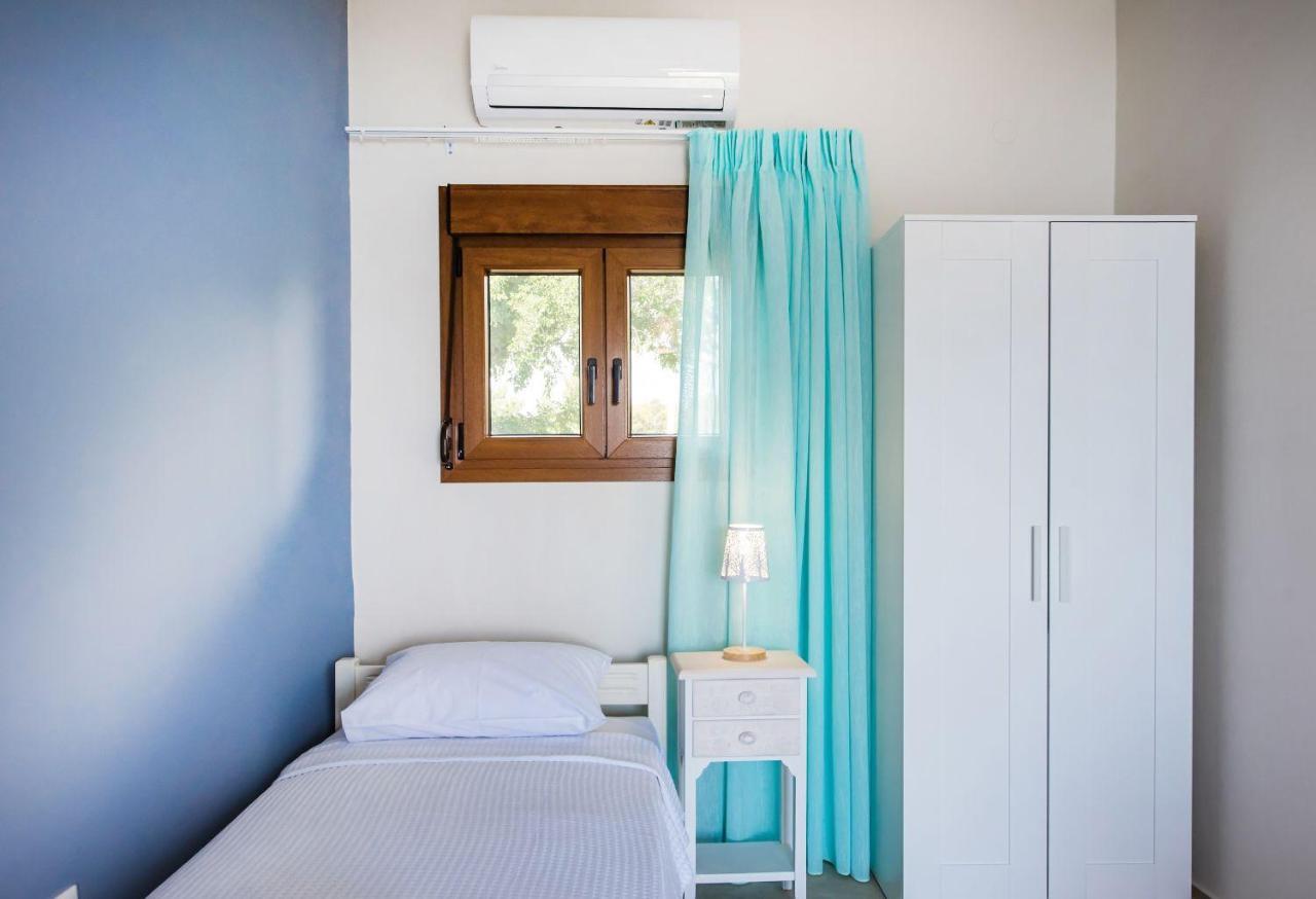 Nereus & Oceanus Beachfront Apartments, Lagonisi Beach #Feelslikehome オルモス・パナギアス エクステリア 写真