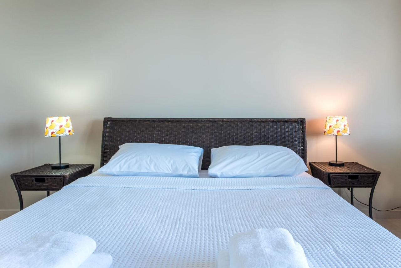 Nereus & Oceanus Beachfront Apartments, Lagonisi Beach #Feelslikehome オルモス・パナギアス エクステリア 写真
