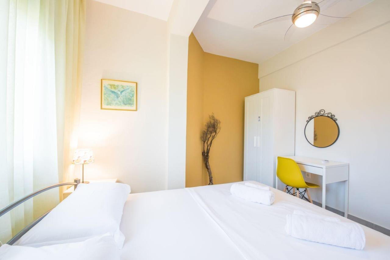 Nereus & Oceanus Beachfront Apartments, Lagonisi Beach #Feelslikehome オルモス・パナギアス エクステリア 写真