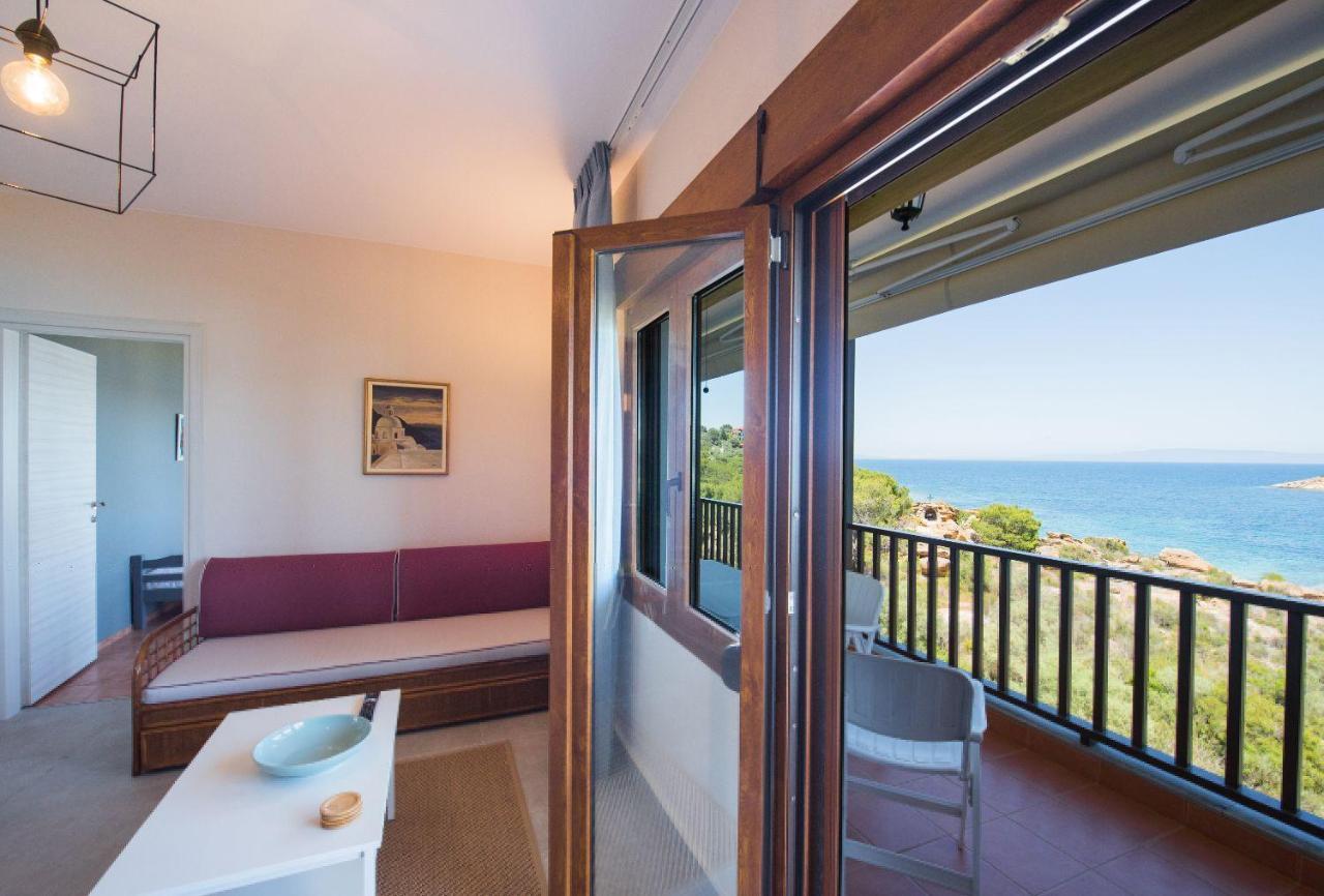 Nereus & Oceanus Beachfront Apartments, Lagonisi Beach #Feelslikehome オルモス・パナギアス エクステリア 写真