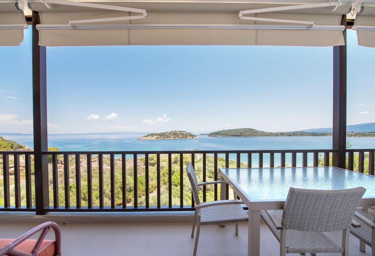 Nereus & Oceanus Beachfront Apartments, Lagonisi Beach #Feelslikehome オルモス・パナギアス エクステリア 写真